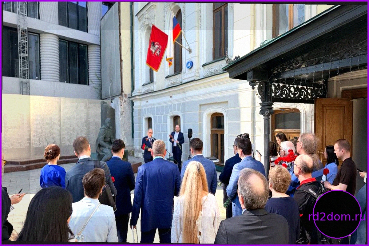 Центральный Дом журналиста почтил память военкоров и представил фотовыставку о Донбассе