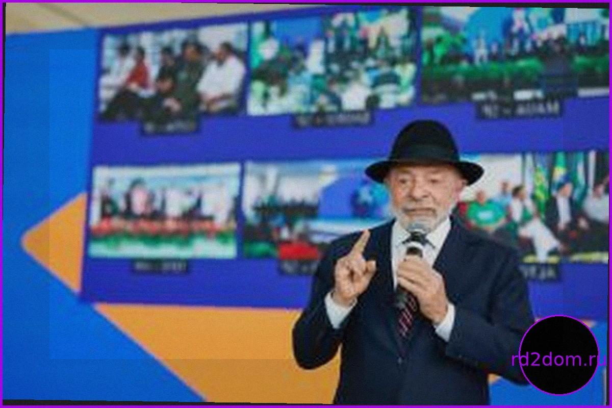 Лула показал средний палец во время выступления в президентском дворце: «Это для них!»